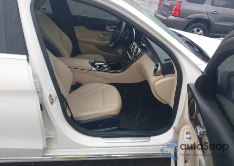 2016 Mercedes-Benz C 300 4Matic из США, поврежденный, VIN 55SWF4KB3GU101946